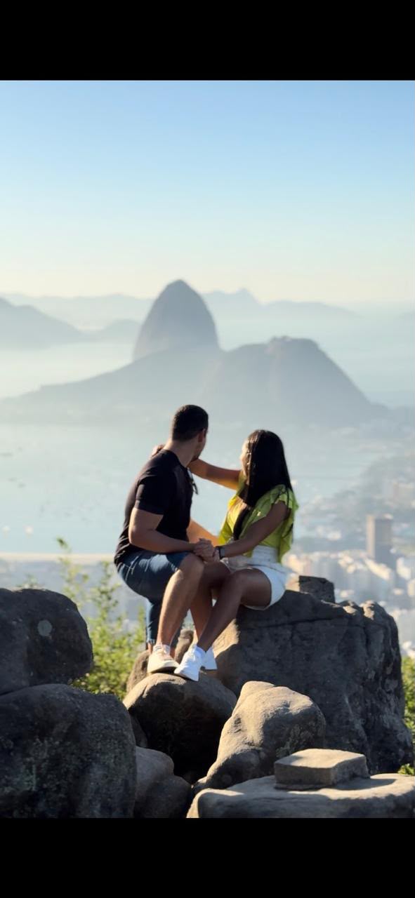 Luiz e Angne com vista para o Pão de Açúcar